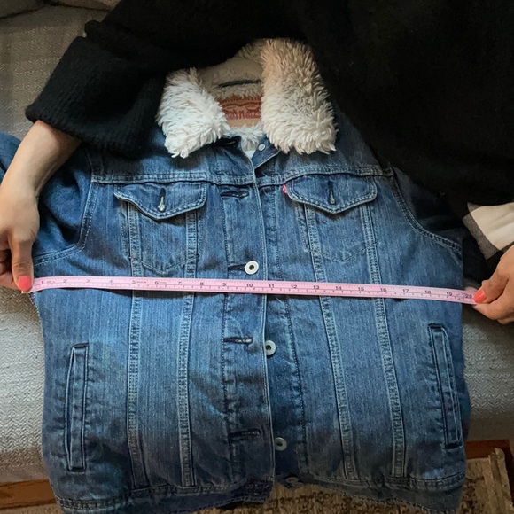 Levi’s Denim Jacket - Picture 3 of 6